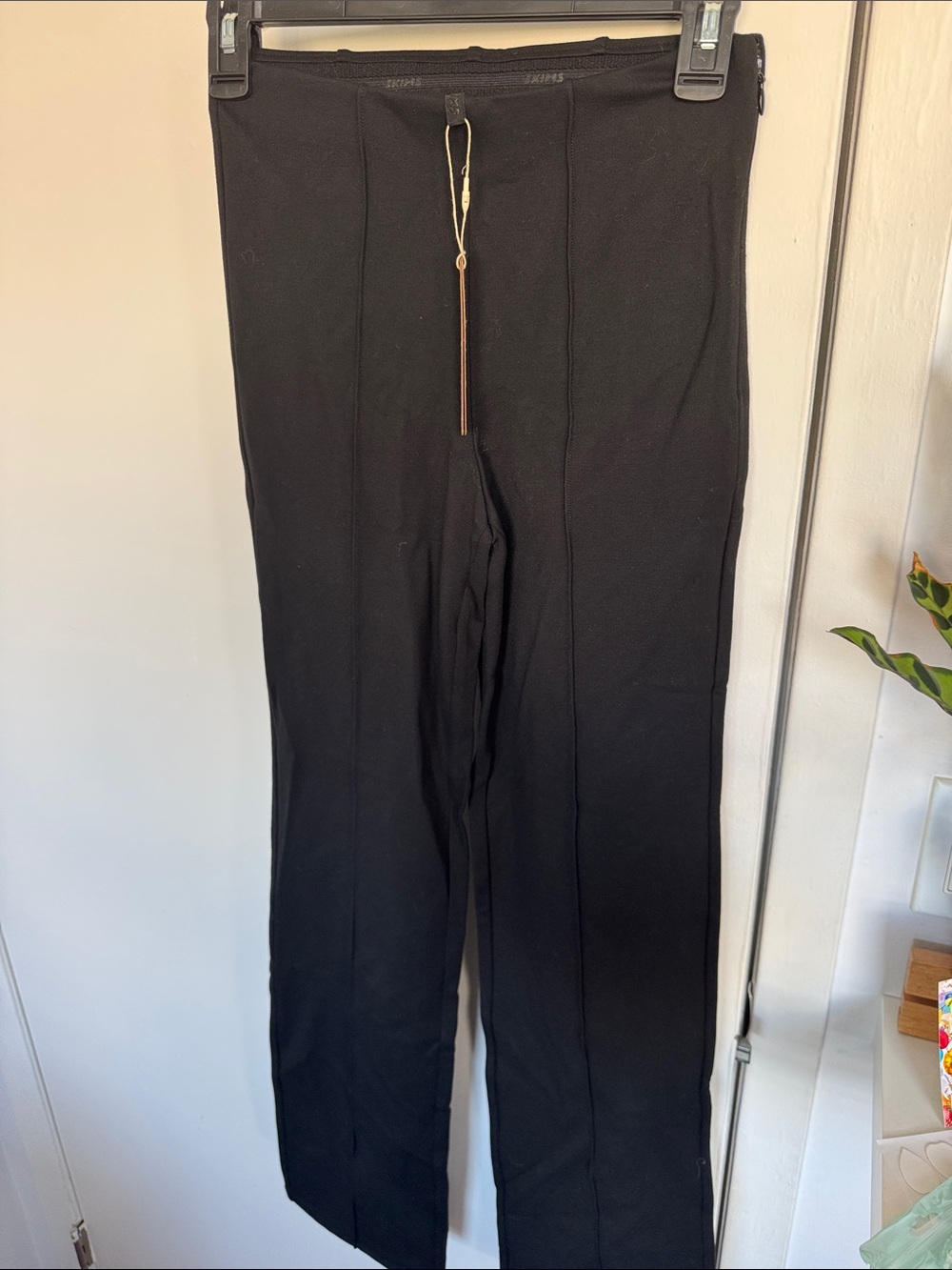 Skims the essential pants